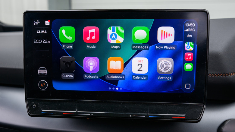 An infotainment system displaying Apple CarPlay with iOS 26