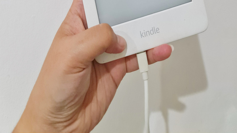 Amazon Kindle low or dead battery warning on screen.