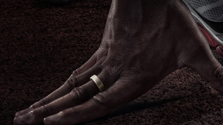 The Amazfit Helio Ring on an athlete's middle finger