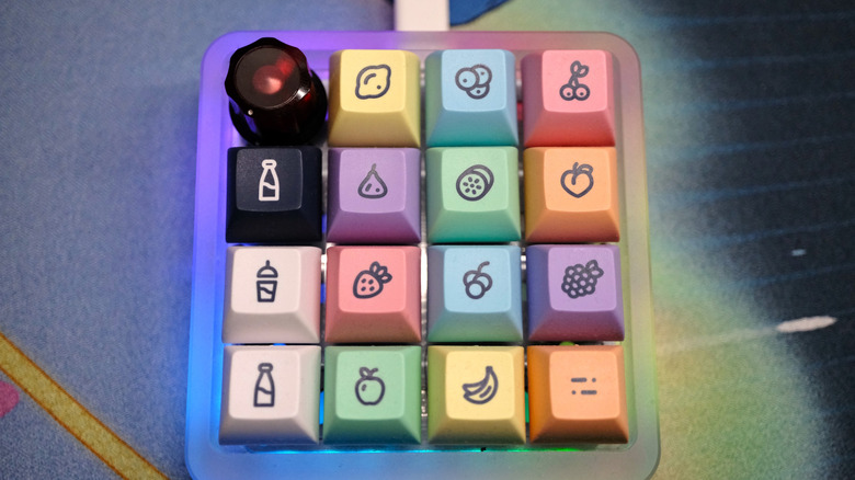 Macropad with red knob in corner lit up with rgb lighting