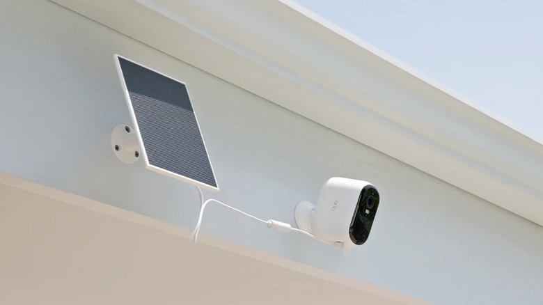 Arlo camera connected to solar panel