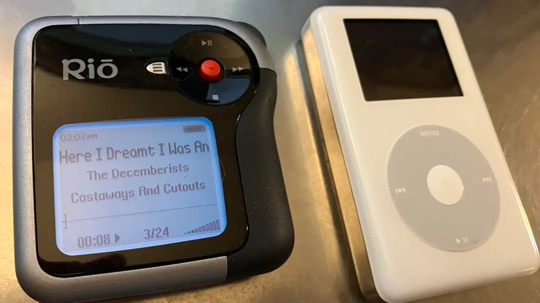 Rio Karma next to classic iPod
