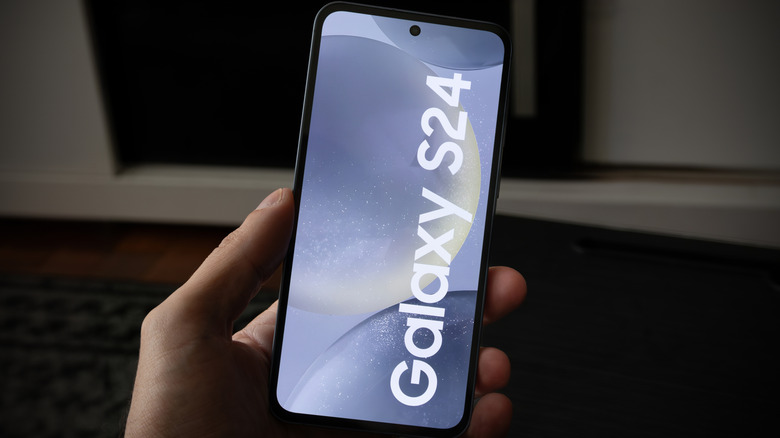 A person holding the Samsung Galaxy S24 phone