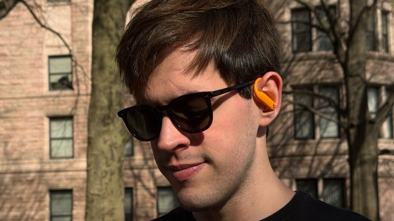 A man with sunglasses wearing Powerbeats Pro 2