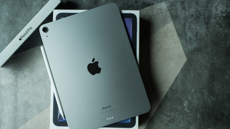 The 2024 iPad Air placed on its packaging next to an Apple Pencil Pro