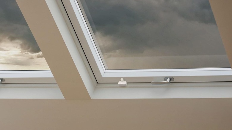 Eve sensors on a closed window