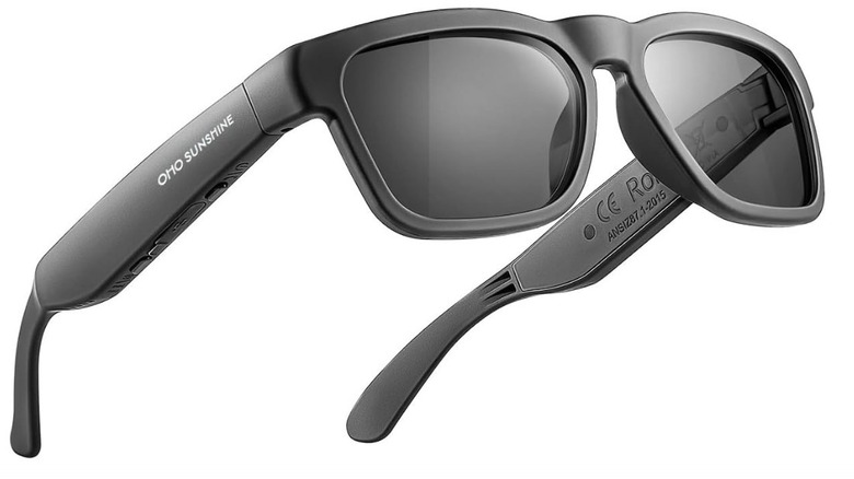 OhO Smart Glasses in black color.
