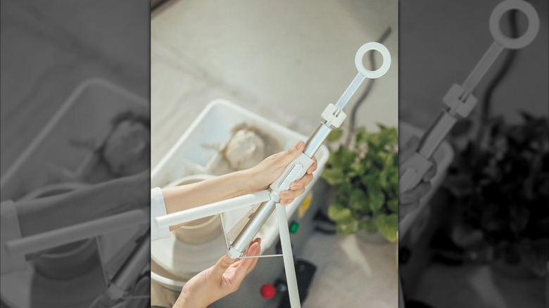 A person holding the KraftGeek Magnetic Phone Tripod