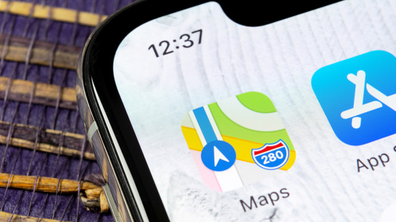 apple maps logo on phone