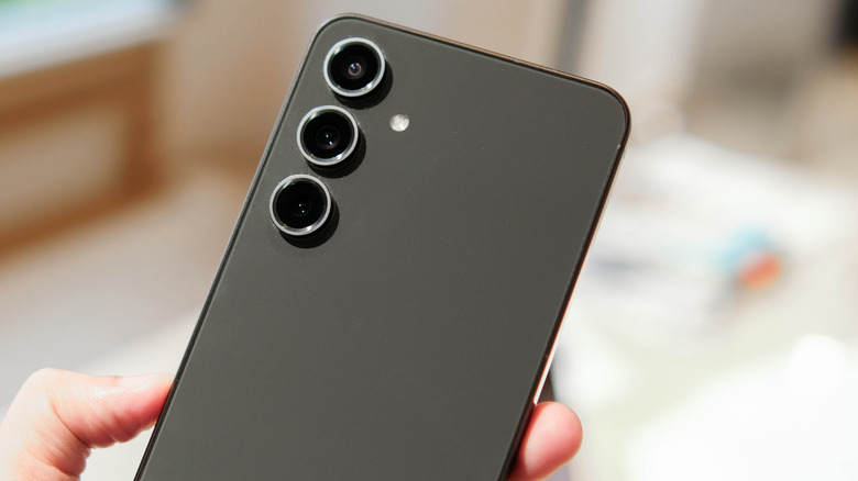 Close up of camera lenses on a Samsung Galaxy S24 FE