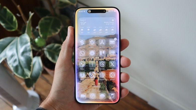 New Siri UI in iOS 26 running on an iPhone 16 Pro Max