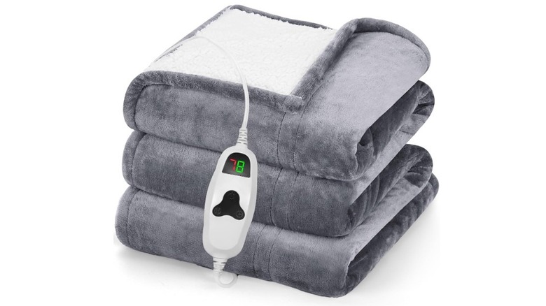 Folded Greenoak electric heated blanket with wired controller and digital display.