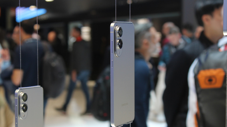 The Galaxy S25 Edge on display at the Mobile World Congress