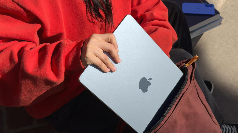 Sliding a MacBook Air into a bag