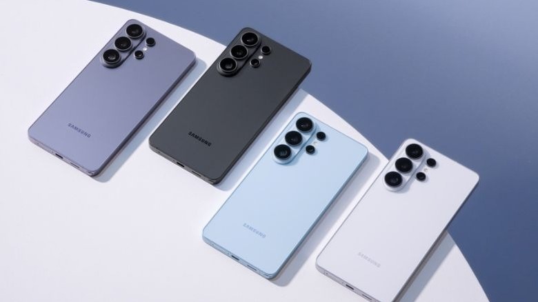 Samsung Galaxy S26 Ultra phones in different colors