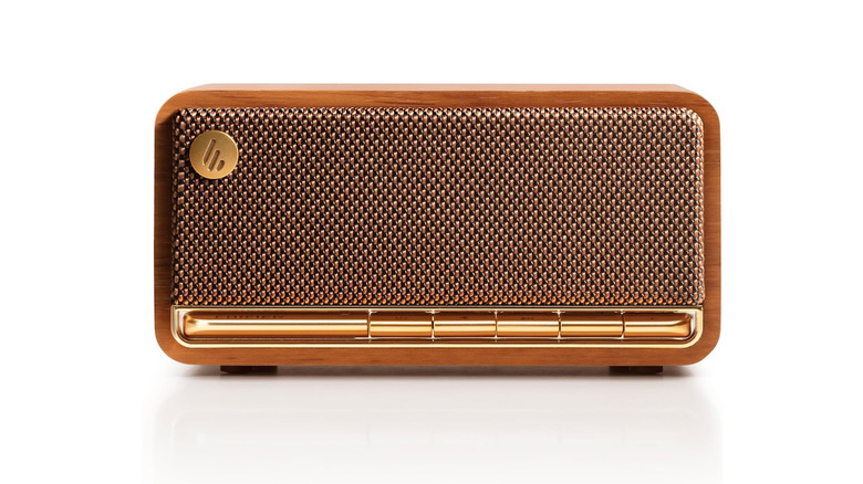 Bluetooth speaker that looks like a vintage radio from the 1950s