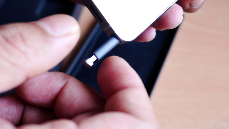Close up of someone ejecting the Galaxy S Pen from a device.