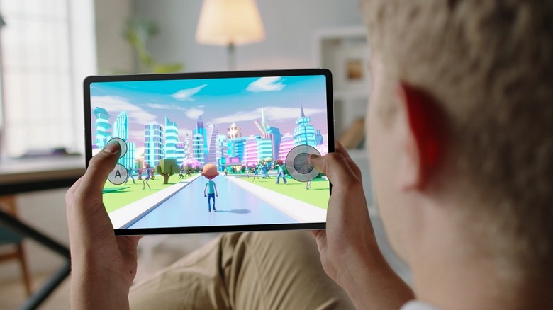 Close-Up of a person playing a game on the Galaxy Tab S10 FE