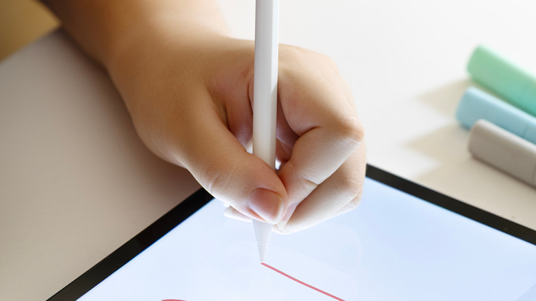 Drawing on an iPad with the Apple Pencil Pro