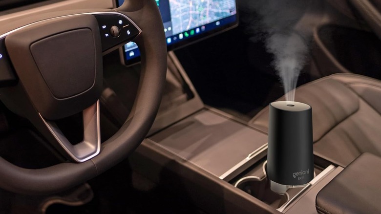 GENIANI Portable USB Humidifier in a car