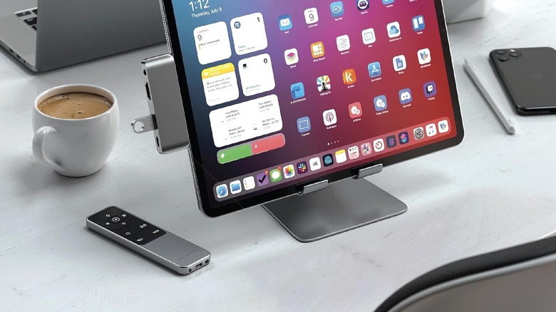 Satechi R2 Bluetooth Multimedia Remote Control on table next to iPad on a stand