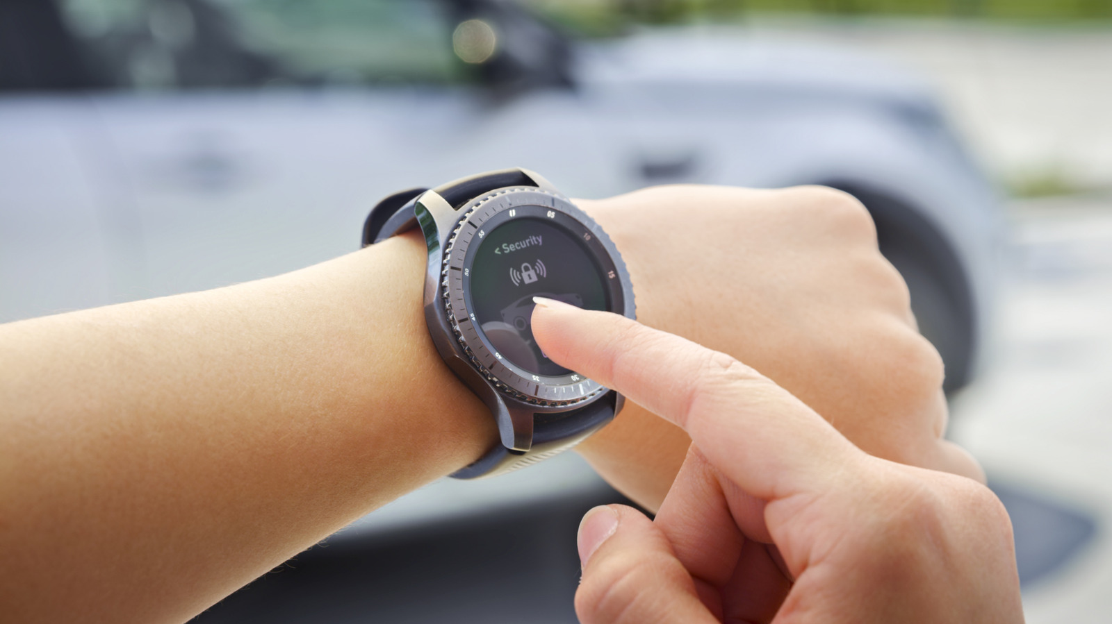 4 Galaxy Watch Apps That Can Work With Your Car