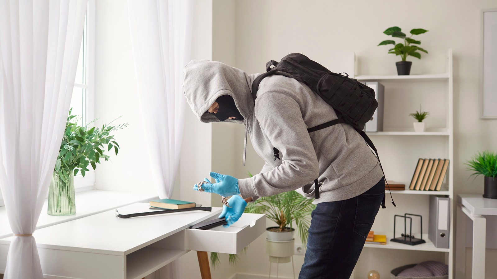 4 Nearly Invisible Smart Home Security Gadgets You Need To Install – BGR