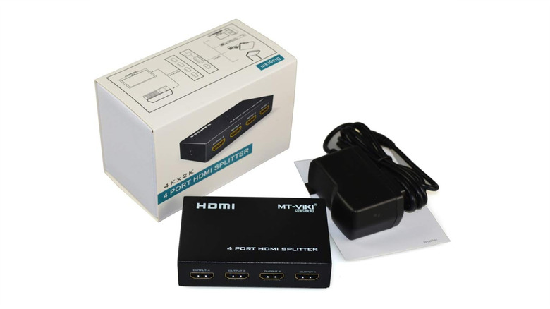 The MT-Viki 1x4 out 4K HDMI splitter and packaging against a white background