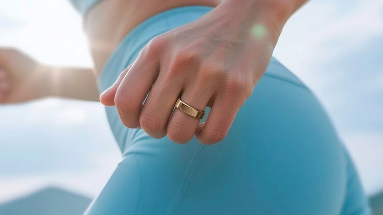 Close-up of a person wearing the RingConn Gen 2 Air while running