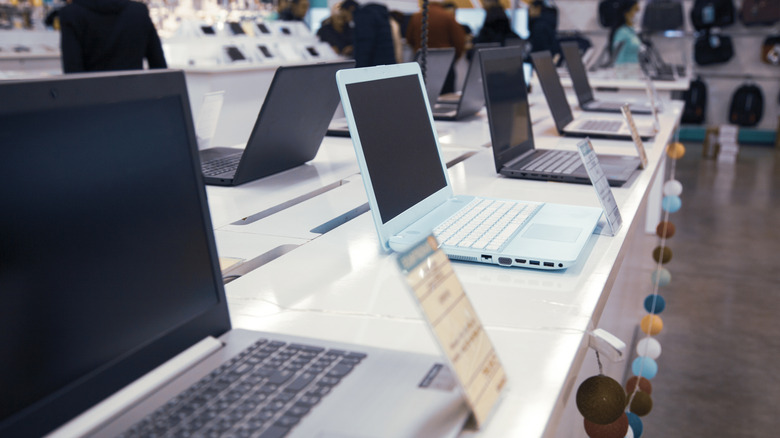 laptops on display in a sstore
