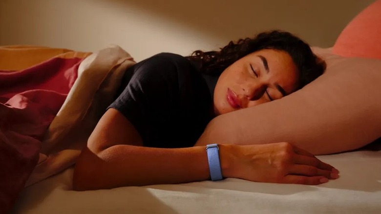 Someone sleeping with the Google Fitbit Air in bed