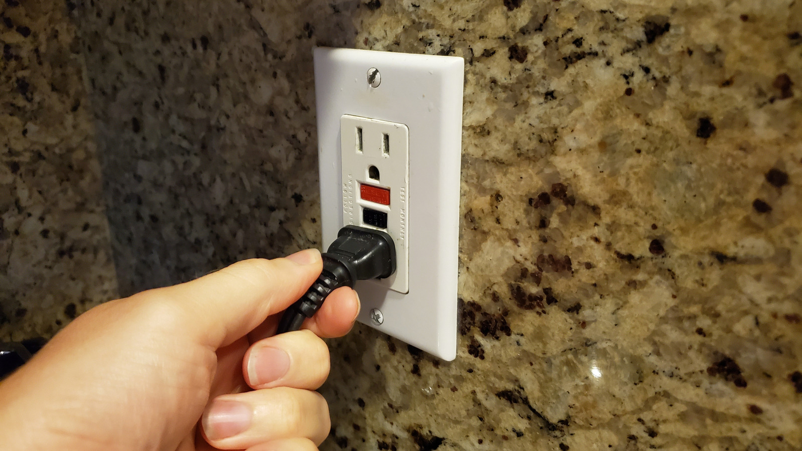 4 Things You Should Never Plug Into GFCI Outlets At Home – BGR