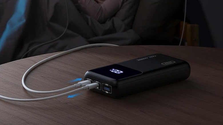 Iniu Power Bank lying on a surface with a person in the background