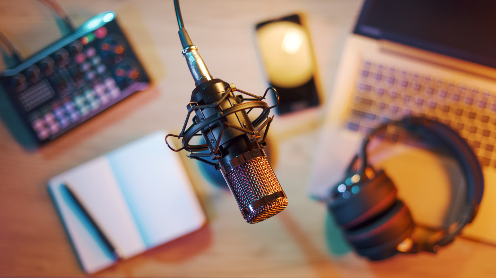 4 Useful Accessories Every Amateur Podcaster Should Have