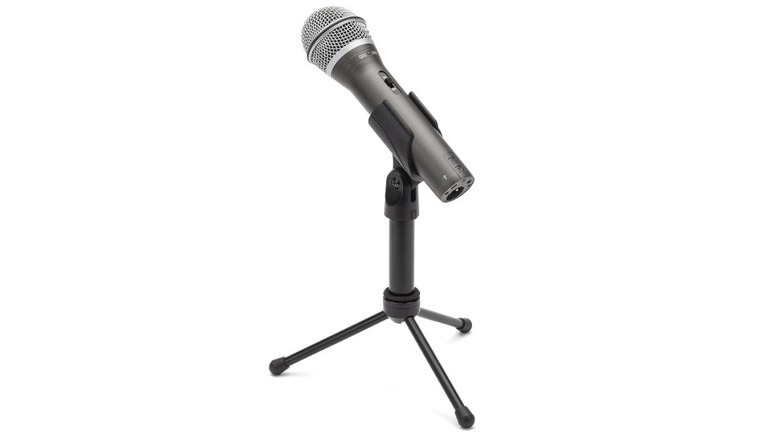 Samson Q2U microphone on a desktop tripod.