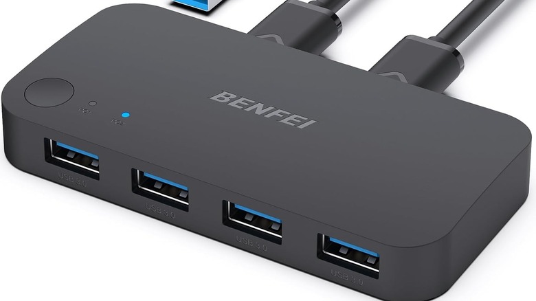 A black BENFEI USB switch against a white background