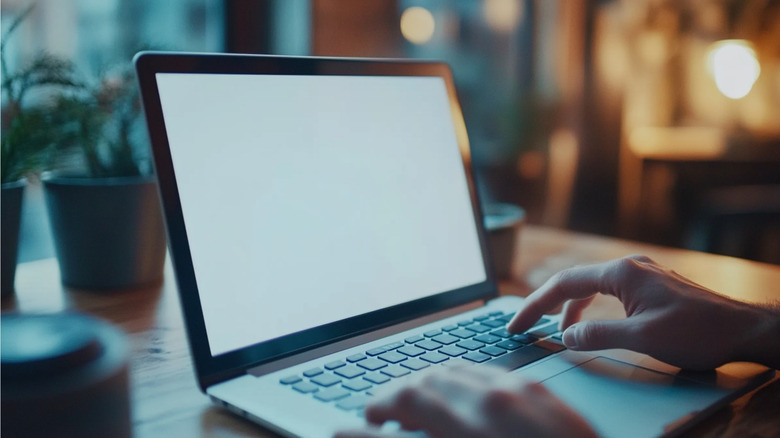 Blank screen wallpaper on MacBook