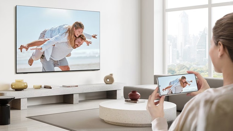 Screen mirroring phone to a TV