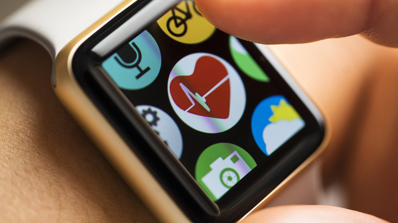Smartwatch screen with multiple app icons