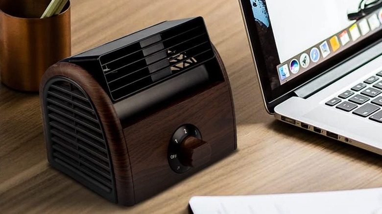A photo of the Poocci Personal Desk Fan sitting on a desk