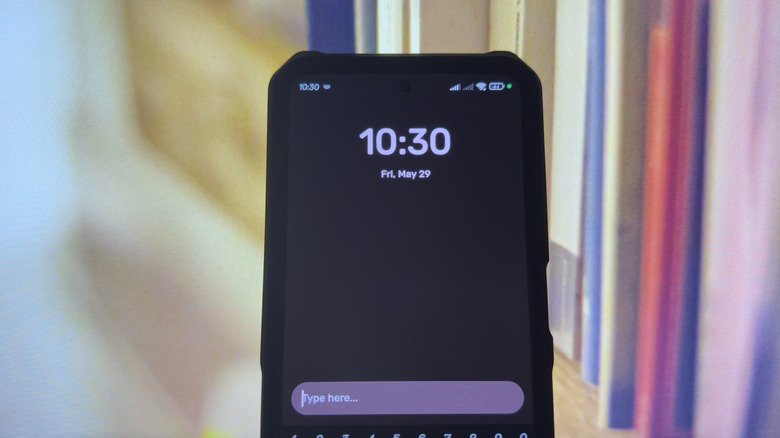 Android showing Moye Launcher home screen