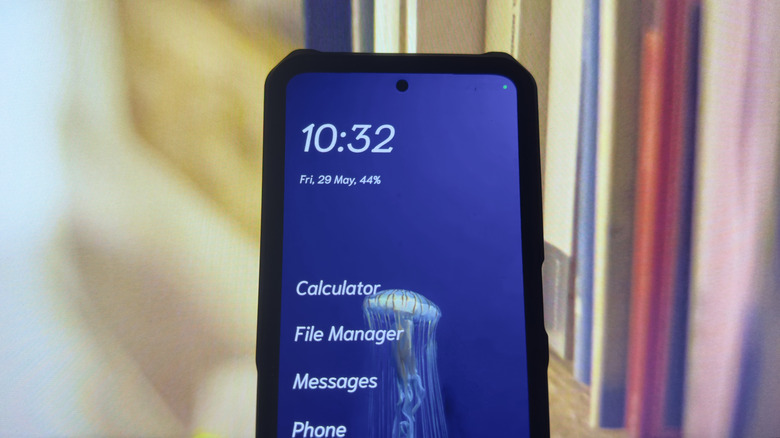 Android showing Olauncher home screen