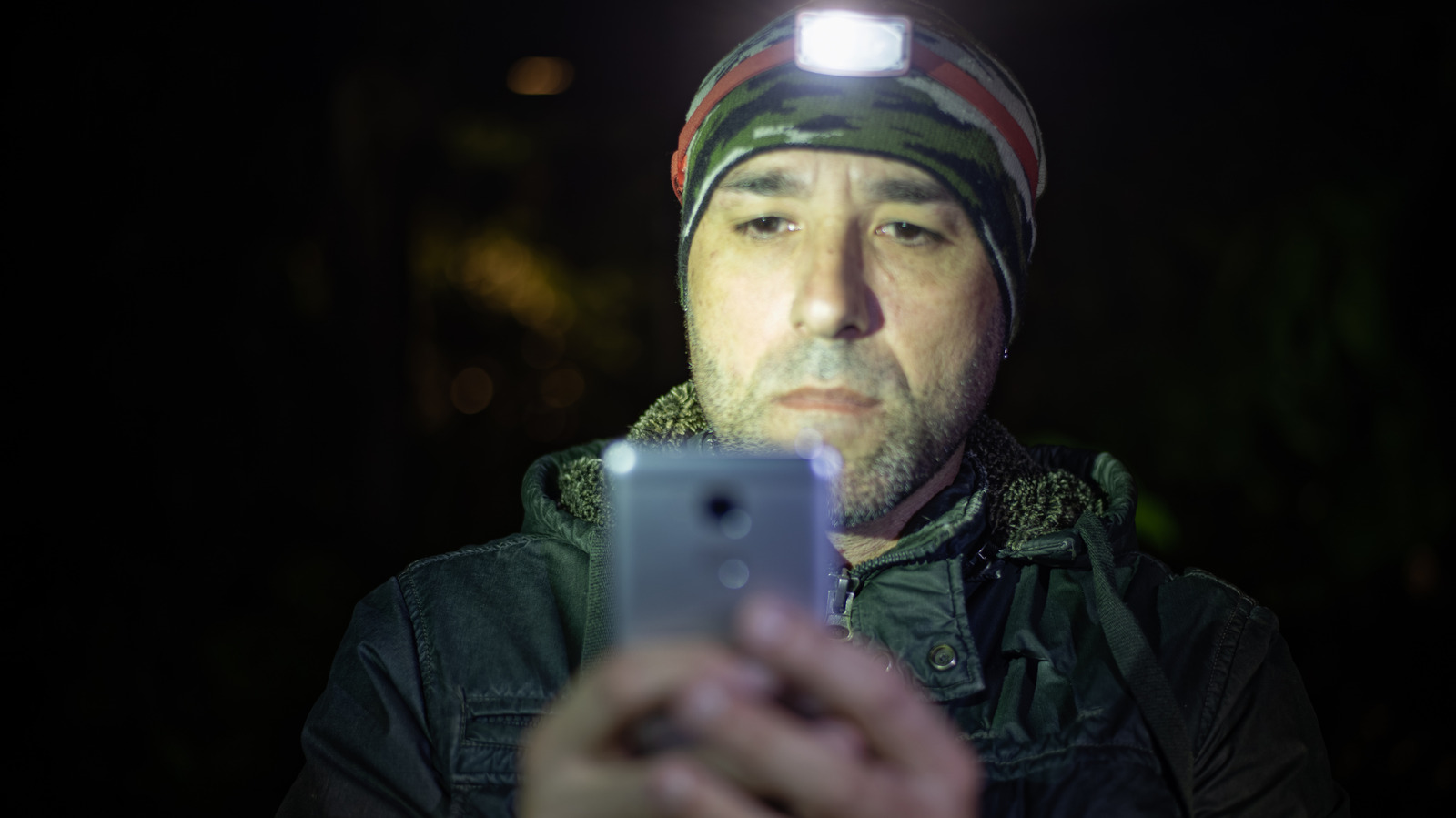 5 Android Phones That Can See In The Dark