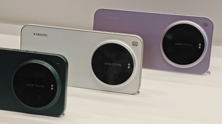 The Xiaomi 17 Ultra color options.