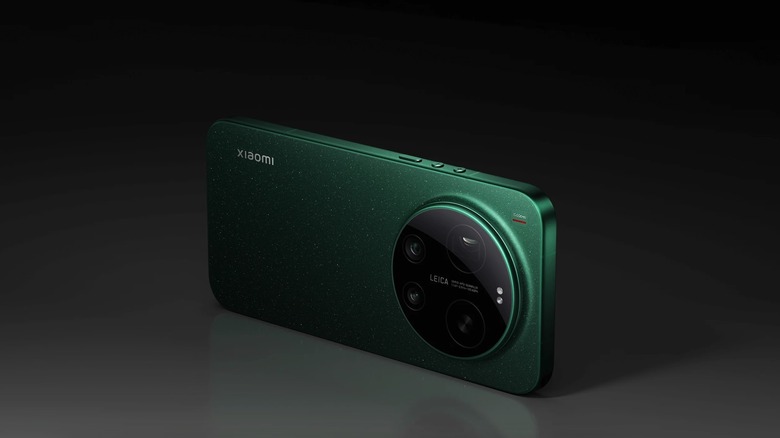 The Xiaomi 17 Ultra in green.