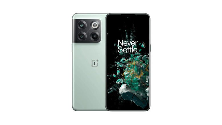 Front and rear view of the OnePlus 10T in Jade Green