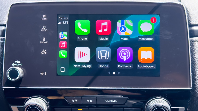 apple carplay in a honda car