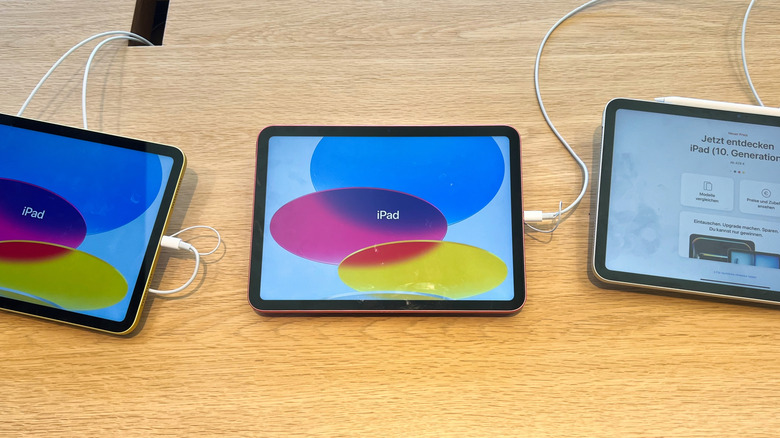 Apple iPad 10, 11 at the Apple Store