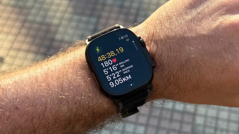 An Apple Watch tracking a run workout