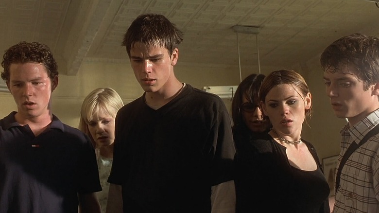 Shawn Hatosy as Stan Rosado, Laura Harris as Marybeth Hutchinson, Josh Hartnett as Zeke Tyler, Jordana Brewster as Delilah Profitt, Clea DuVall as Stokely Mitchell, and Elijah Wood as Casey Connor all looking down in "The Faculty."
